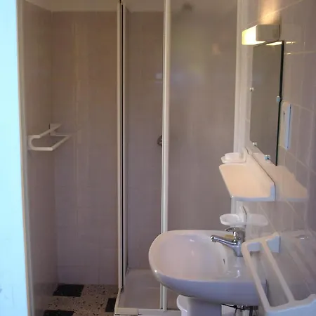 06 2p Rdj Ideal Pour Couple Avec Enfants Appartement Antibes